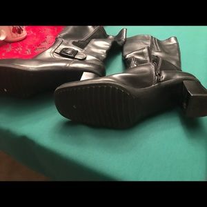 Calf high heeled boots